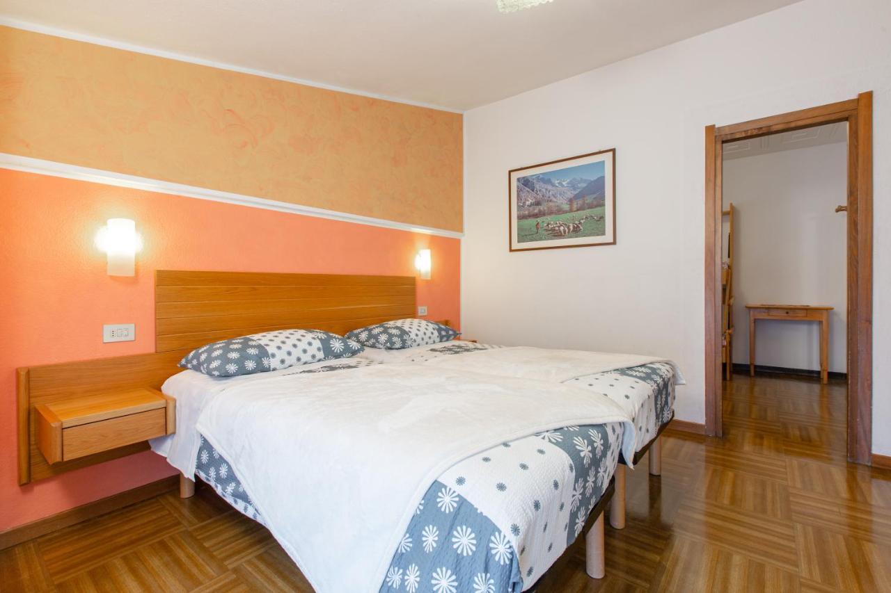Hotel Biancospino Lanzada Exterior photo