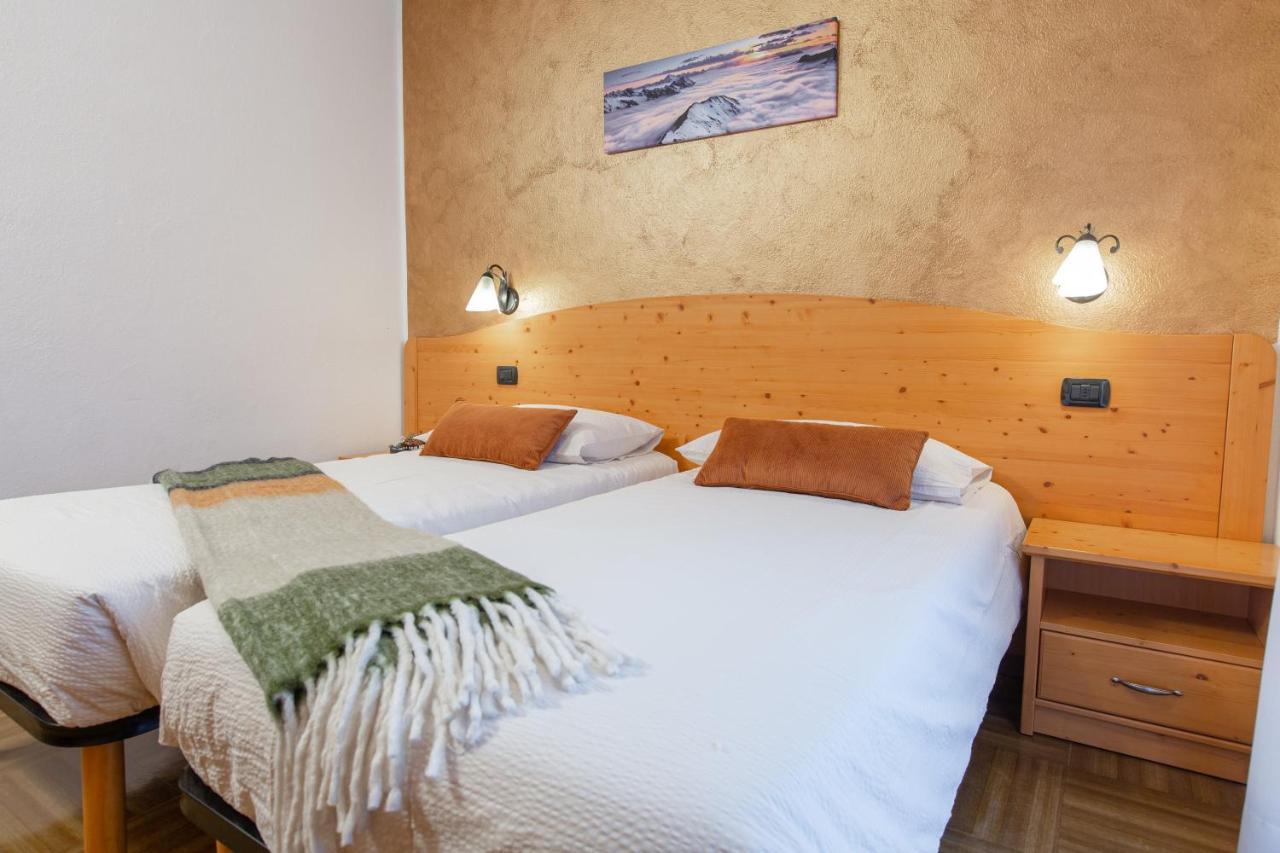 Hotel Biancospino Lanzada Exterior photo